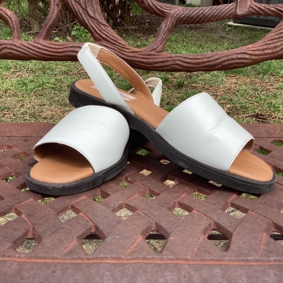 Duck Head White Sandals 9M - Picture 9 of 9